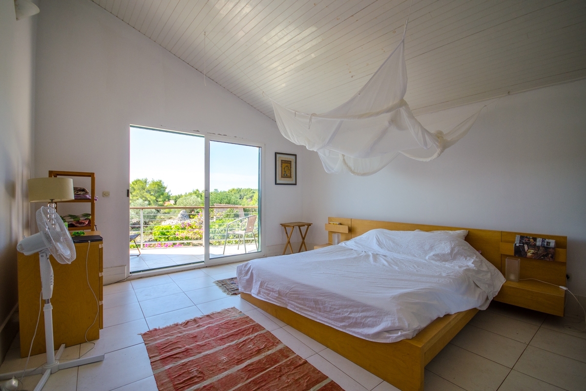 Casa isolata con vista mare