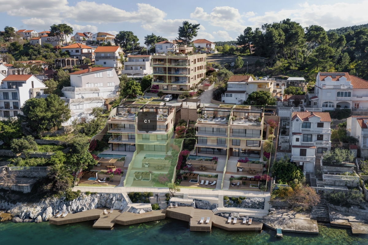 Straordinario appartamento duplex in prima fila sul mare