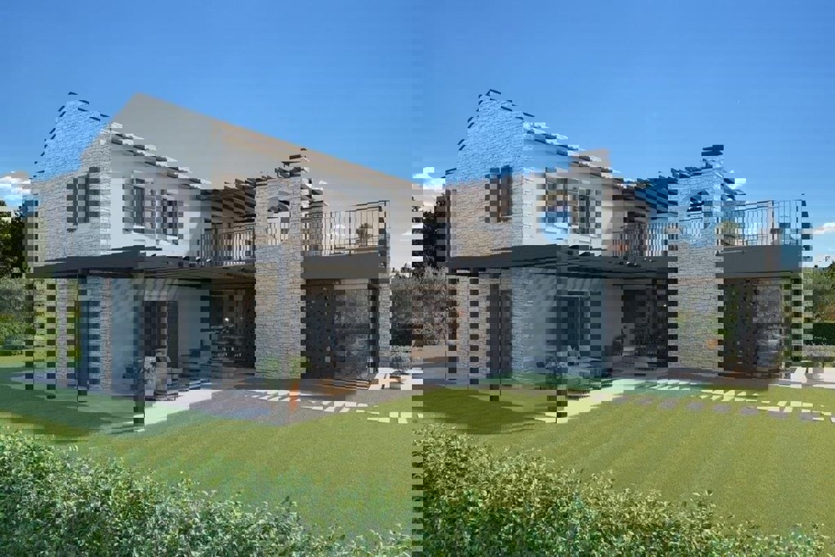 Villa moderna in posizione tranquilla vicino a Parenzo