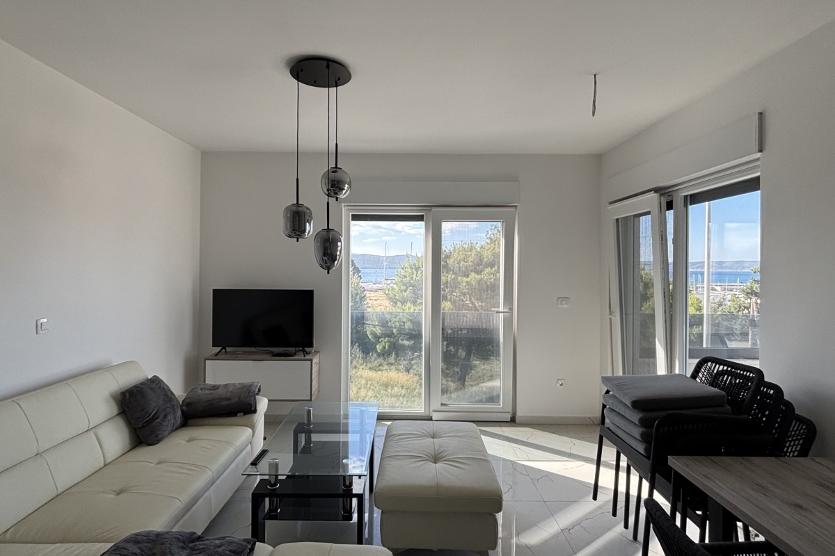 Straordinario attico con terrazza panoramica e vista mare aperta