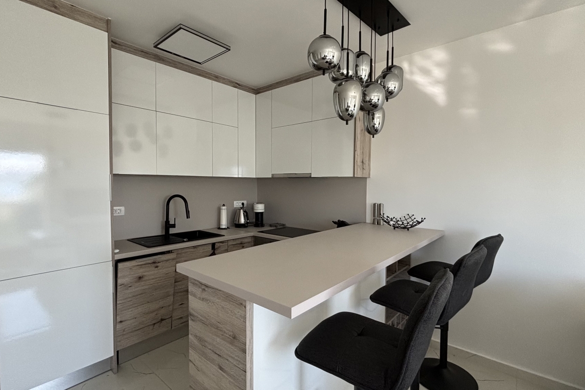 Straordinario attico con terrazza panoramica e vista mare aperta