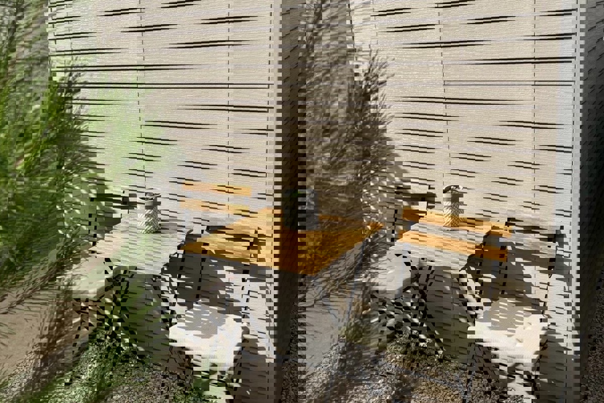 Ampio appartamento con due camere da letto, terrazza e giardino