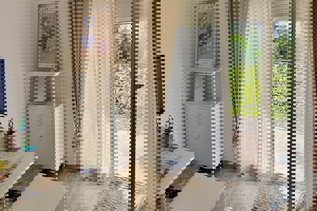 Ampio appartamento con due camere da letto, terrazza e giardino