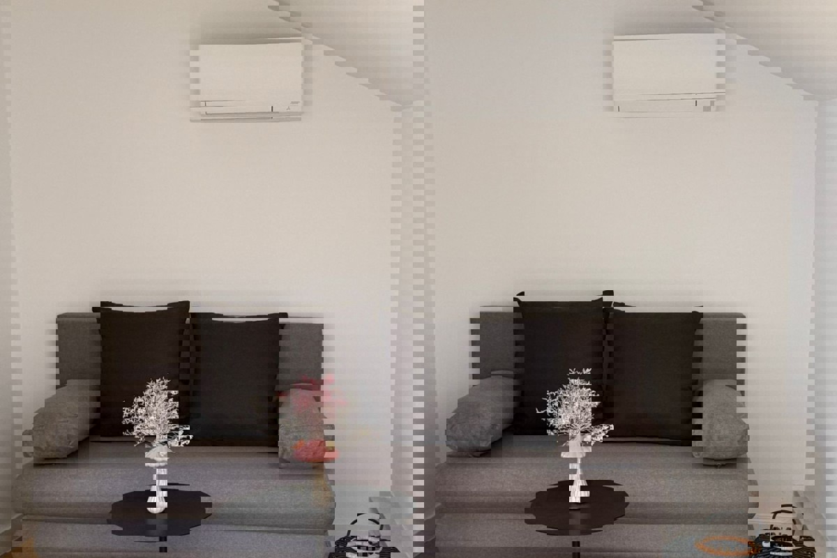 Appartamento arredato in stile moderno con vista mare