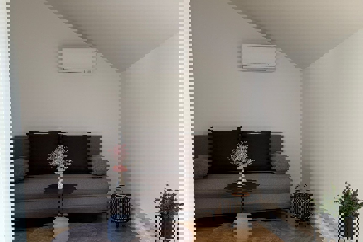 Appartamento arredato in stile moderno con vista mare