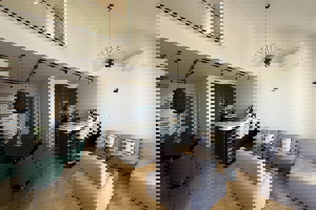 Appartamento arredato in stile moderno con vista mare