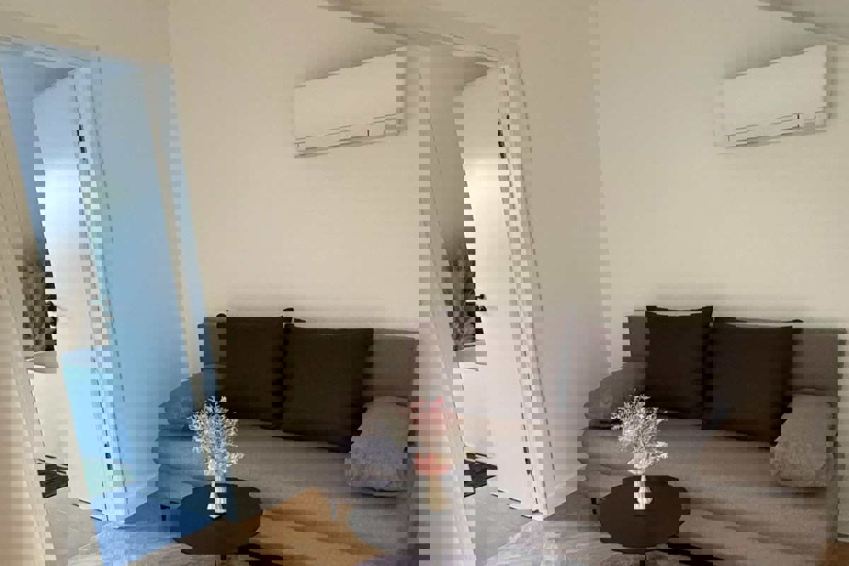 Appartamento arredato in stile moderno con vista mare