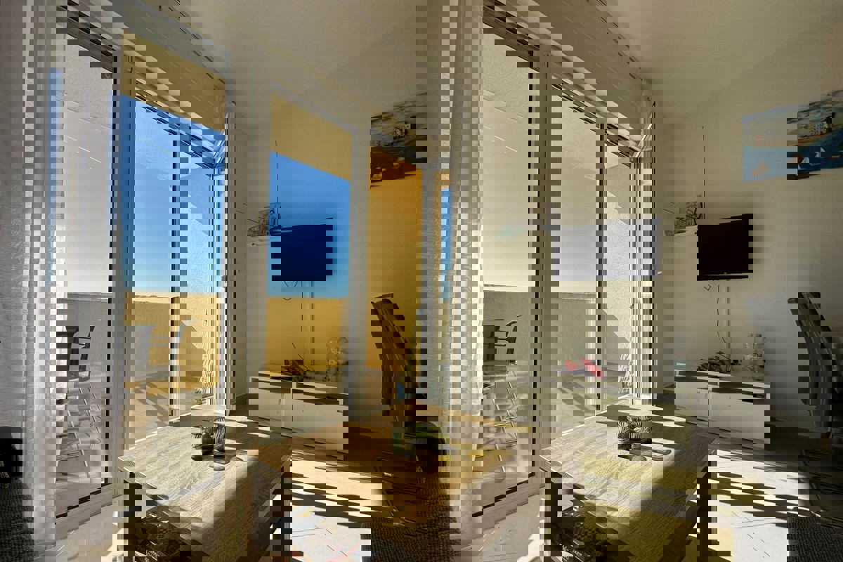 Two-bedroom apartment with an open sea view