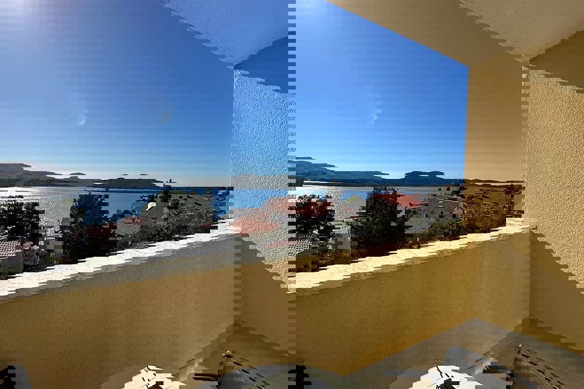 Two-bedroom apartment with an open sea view