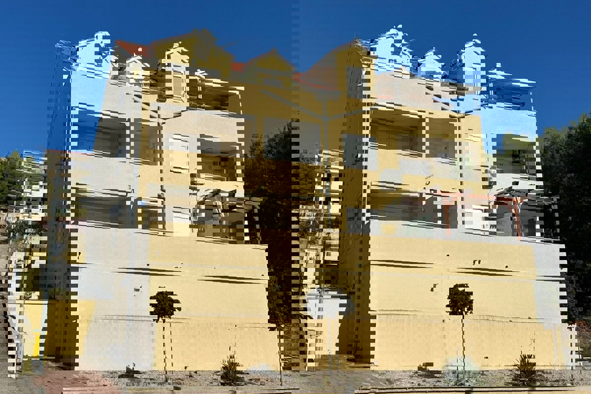 Two-bedroom apartment with an open sea view