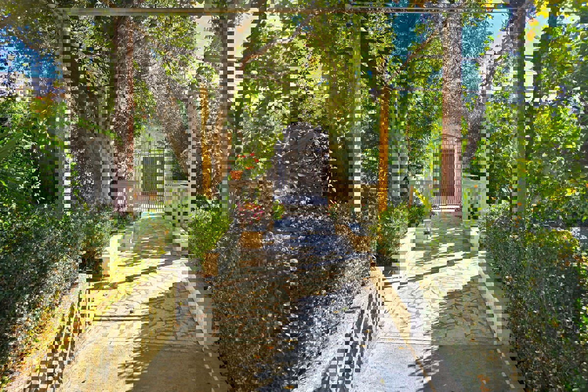 Lussuosa villa mediterranea con piscina