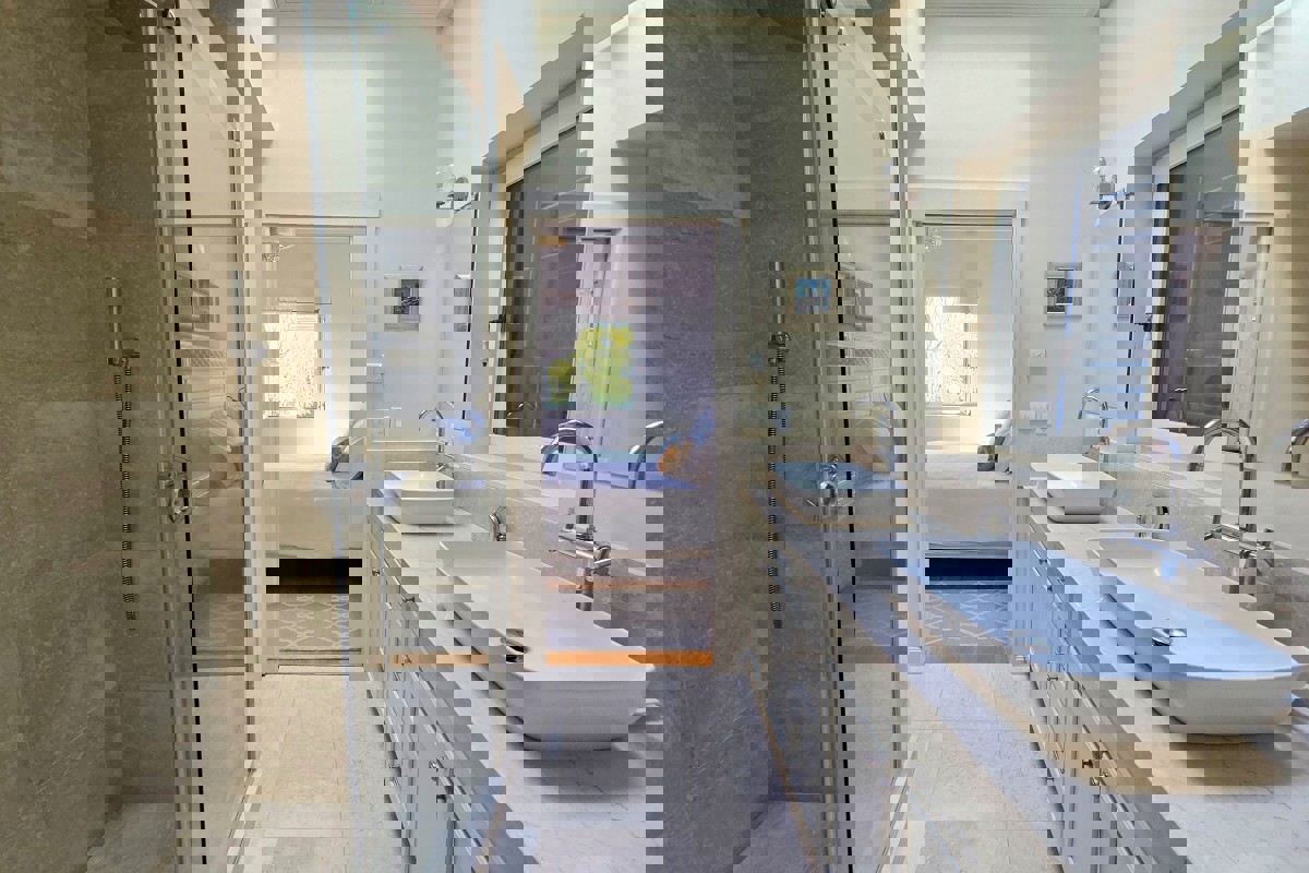 Lussuosa villa mediterranea con piscina