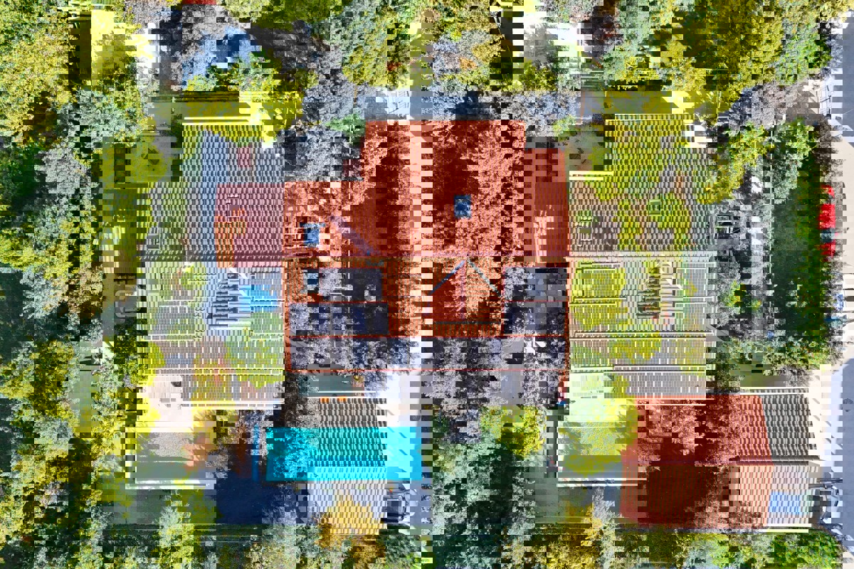 Lussuosa villa mediterranea con piscina