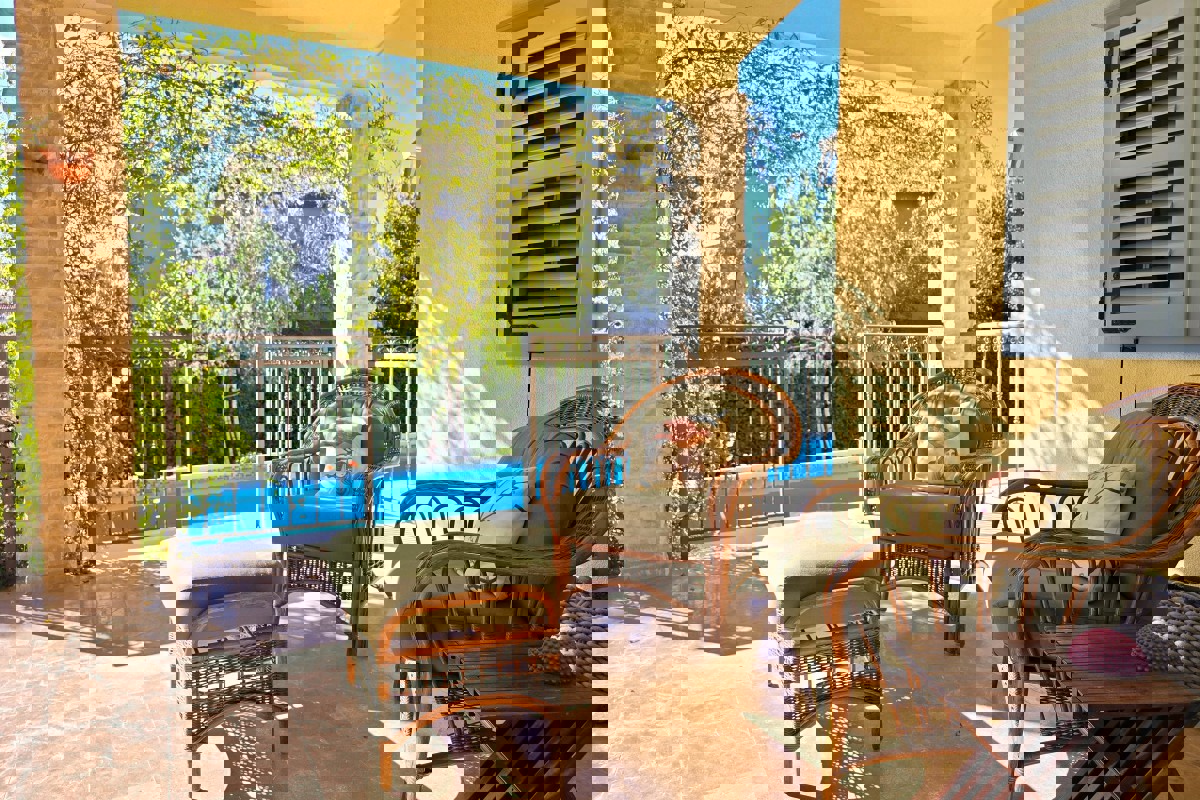 Lussuosa villa mediterranea con piscina