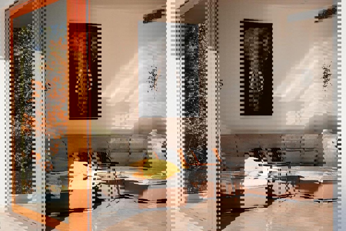 Una villa moderna con vista panoramica sul mare