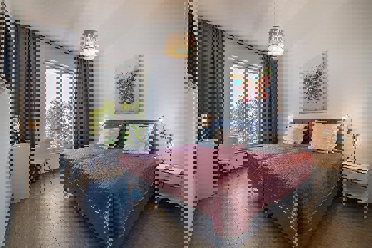 Una villa moderna con vista panoramica sul mare