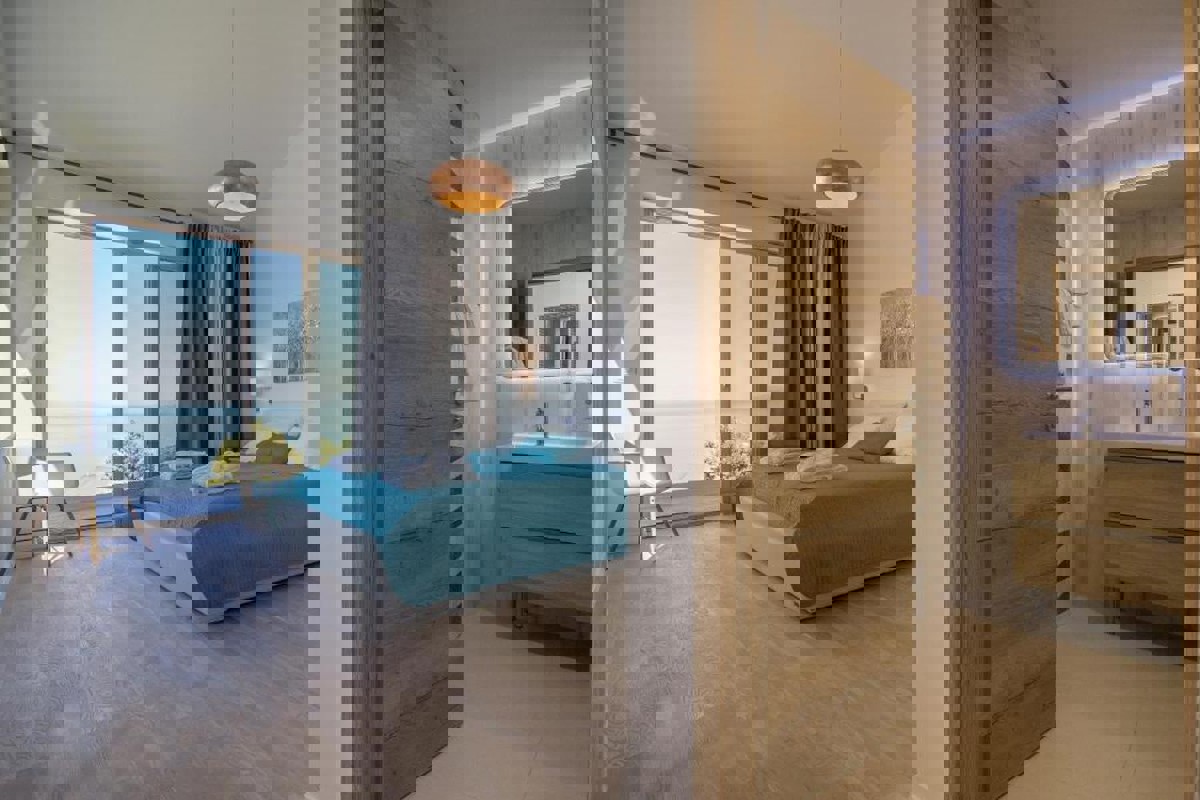 Una villa moderna con vista panoramica sul mare