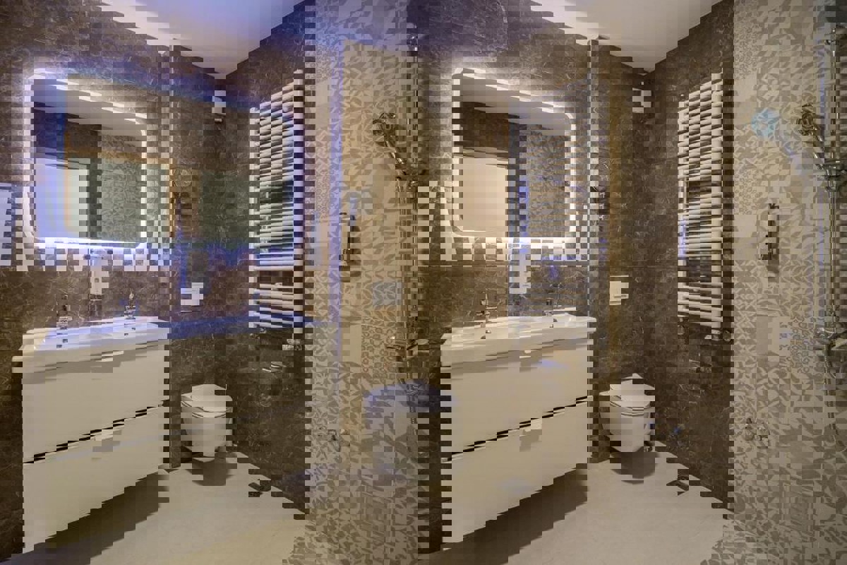 Una villa moderna con vista panoramica sul mare