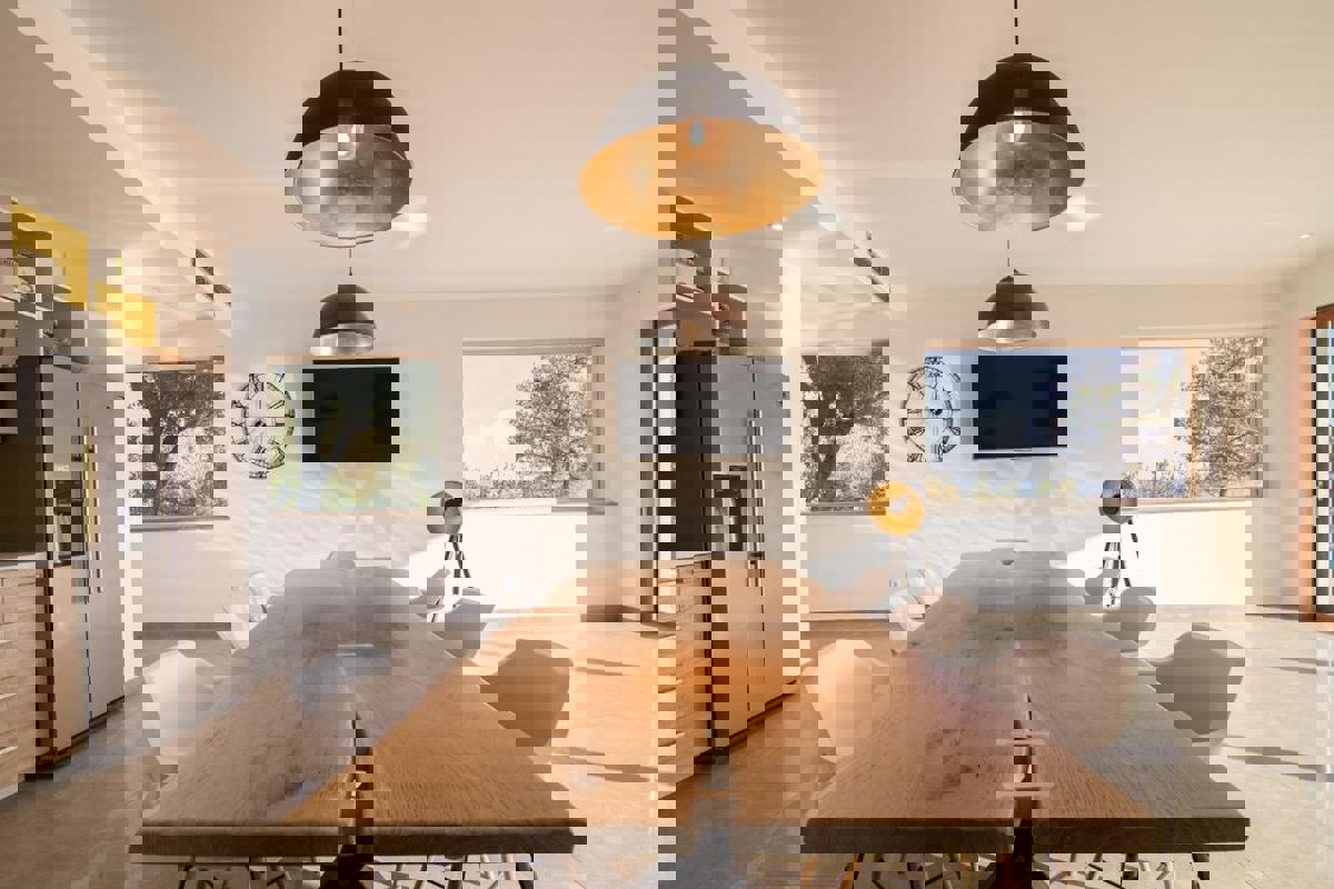 Una villa moderna con vista panoramica sul mare