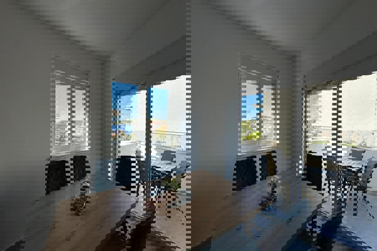 Appartamento duplex in un nuovo edificio con vista mare