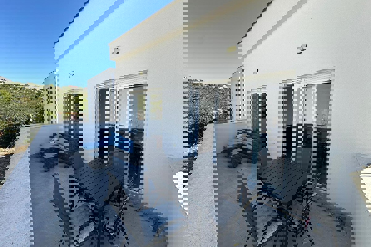 Appartamento duplex in un nuovo edificio con vista mare