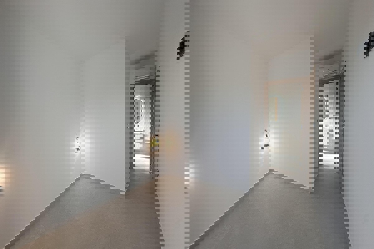 Moderna casa bifamiliare con piscina