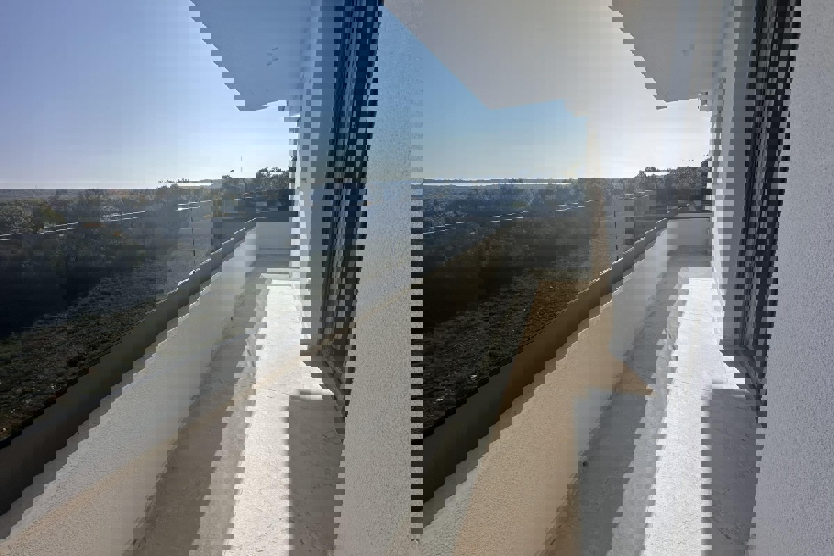 Moderna casa bifamiliare con piscina