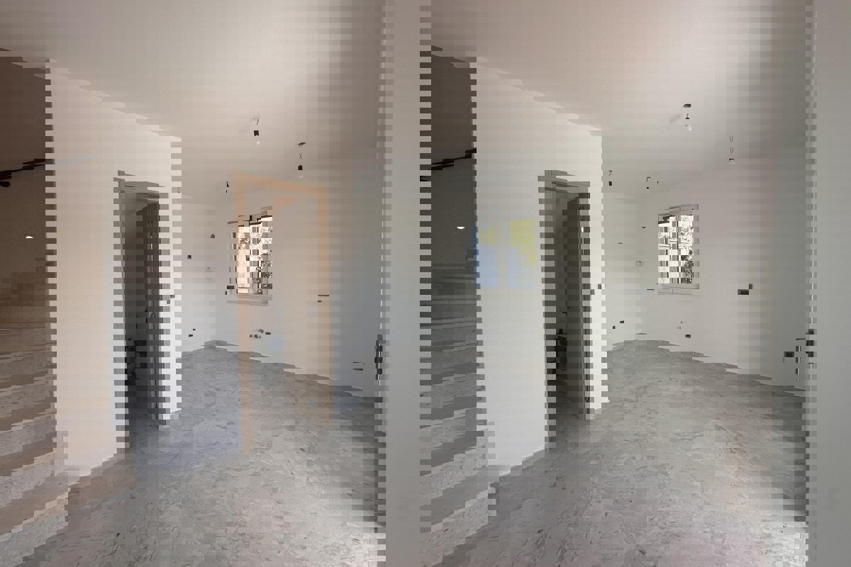 Moderna casa bifamiliare con piscina