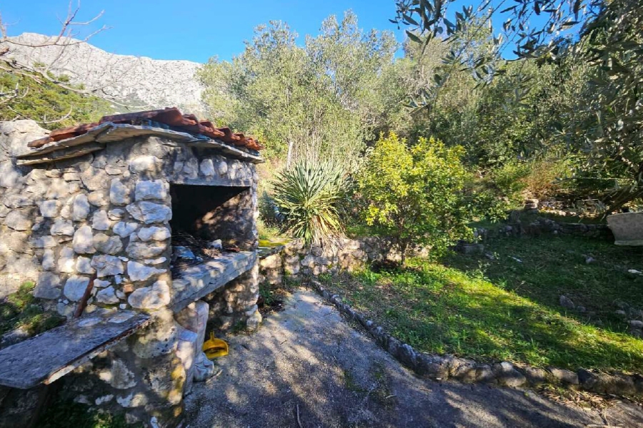 Terreno agricolo con annesso annesso