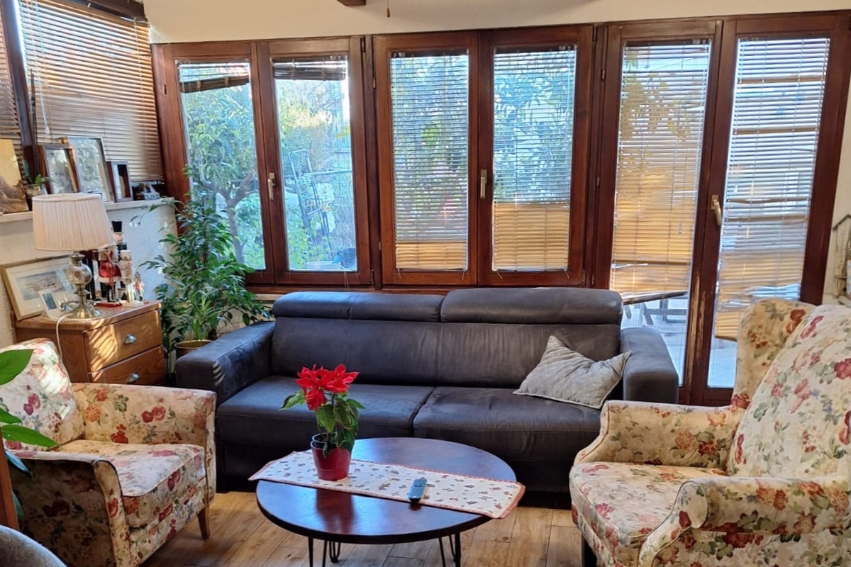 Appartamento con due camere da letto e giardino