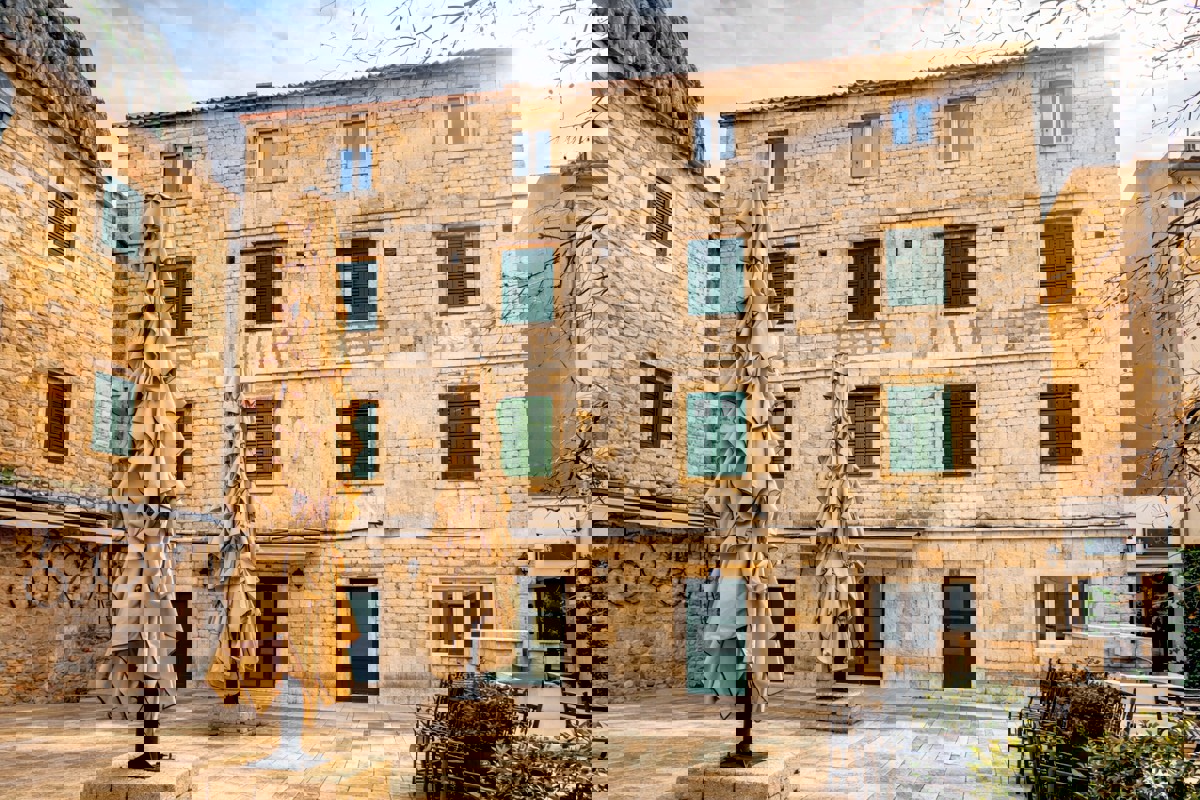 Casa in pietra nel cuore di Omiš