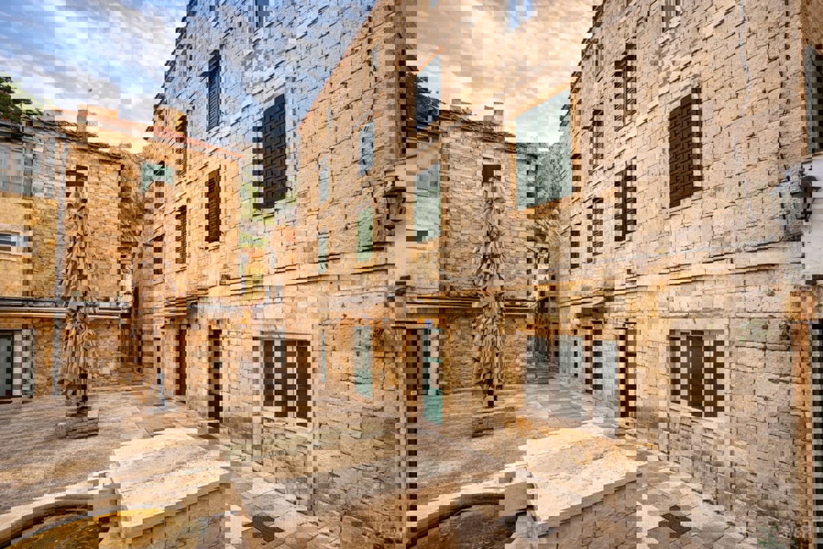 Casa in pietra nel cuore di Omiš