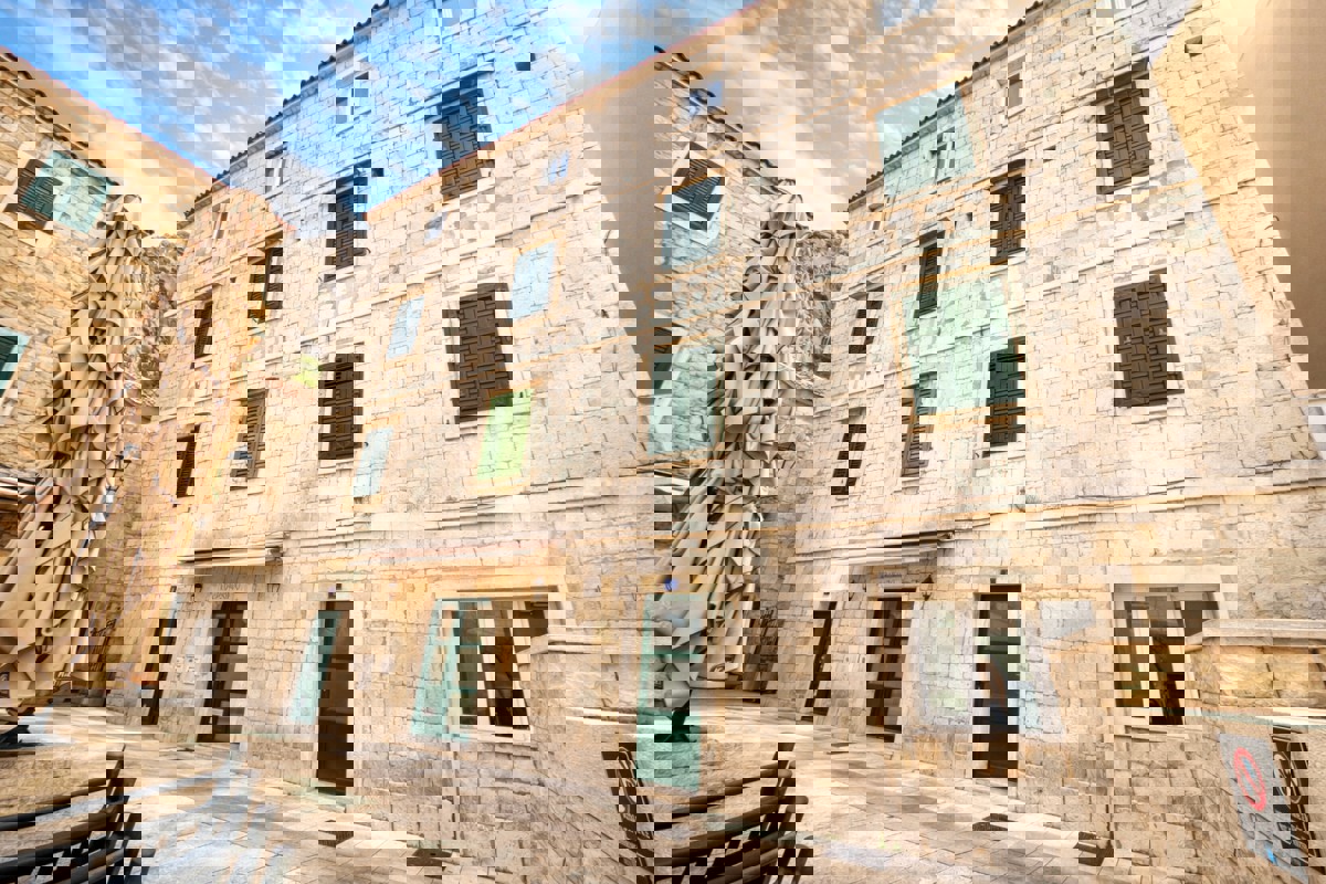 Casa in pietra nel cuore di Omiš