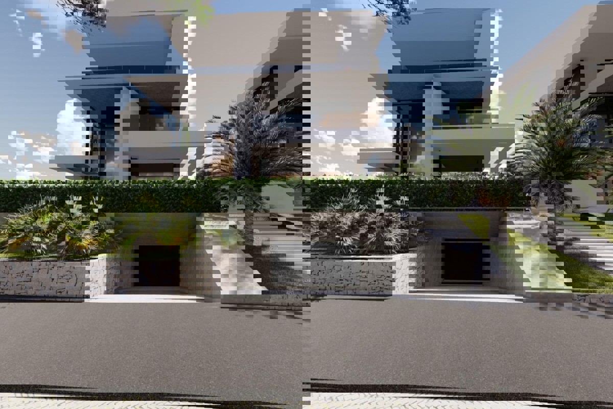 Attico con terrazza panoramica e vista mare