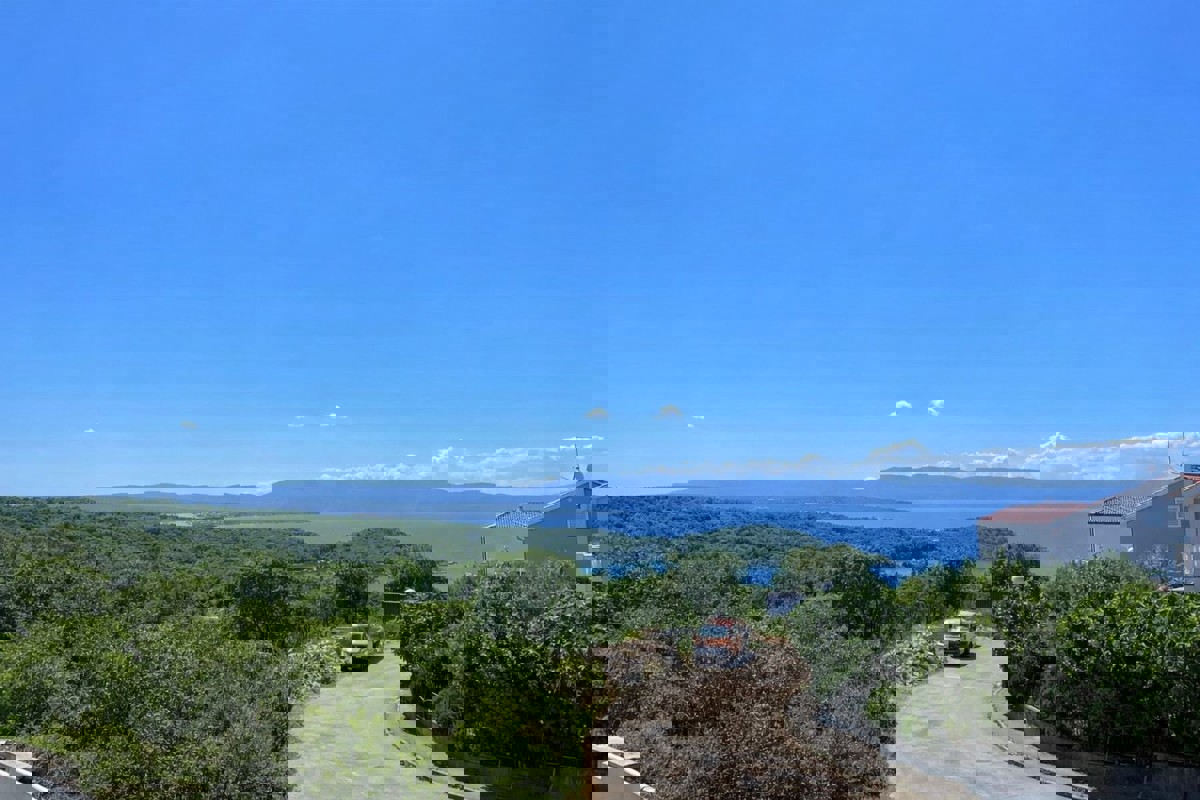 Attico con terrazza panoramica e vista mare