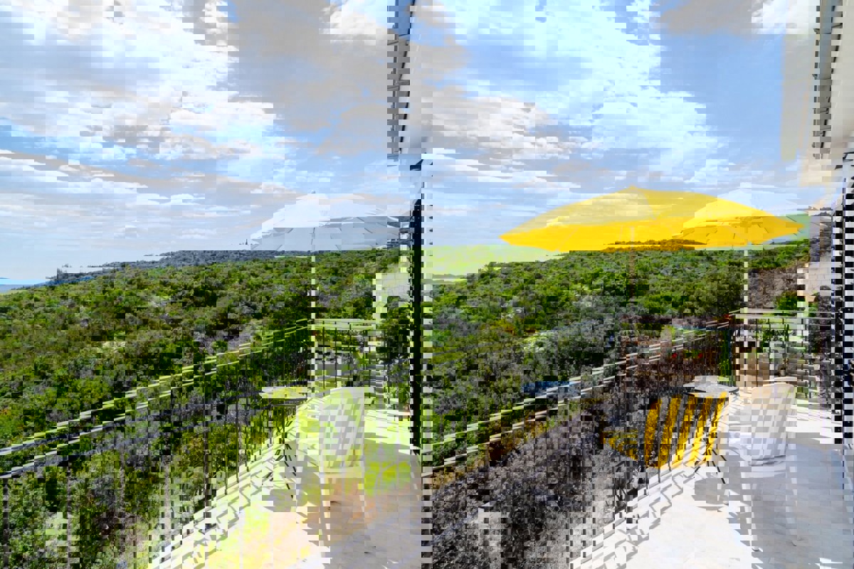 Casa vacanze con piscina - prima fila al mare