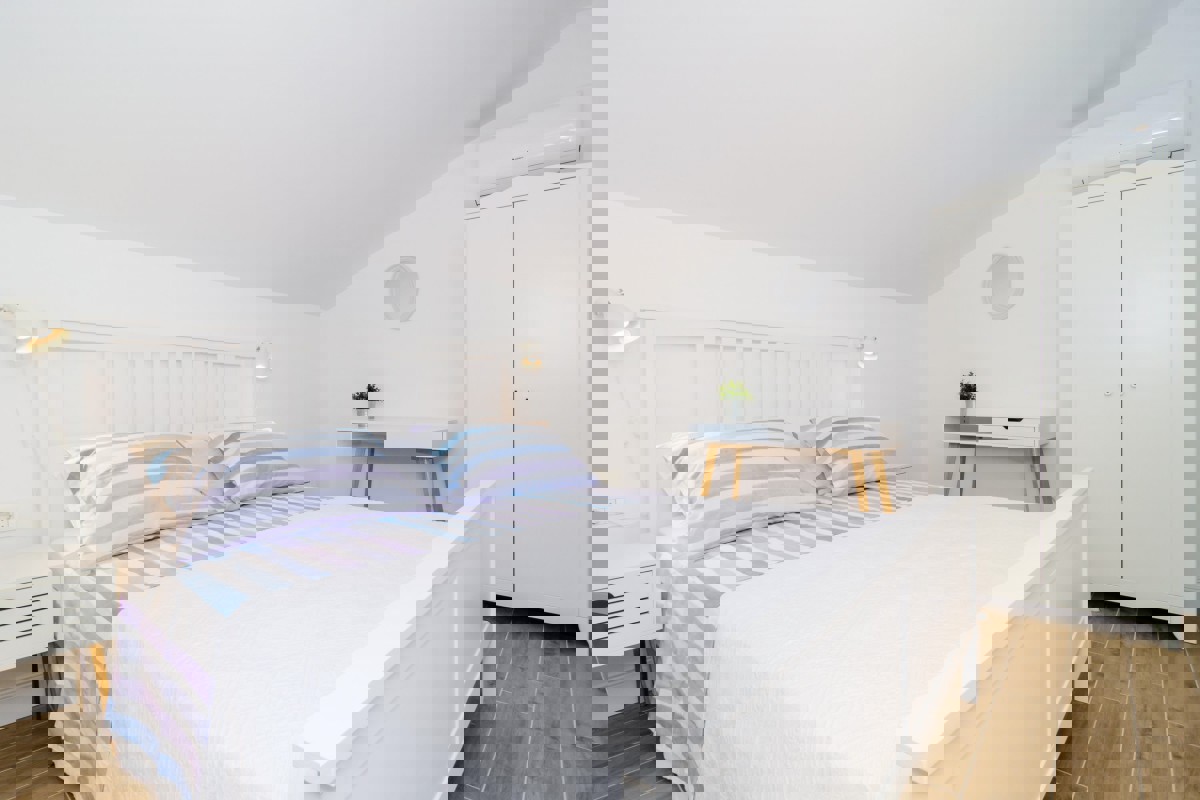 Casa vacanze con piscina - prima fila al mare