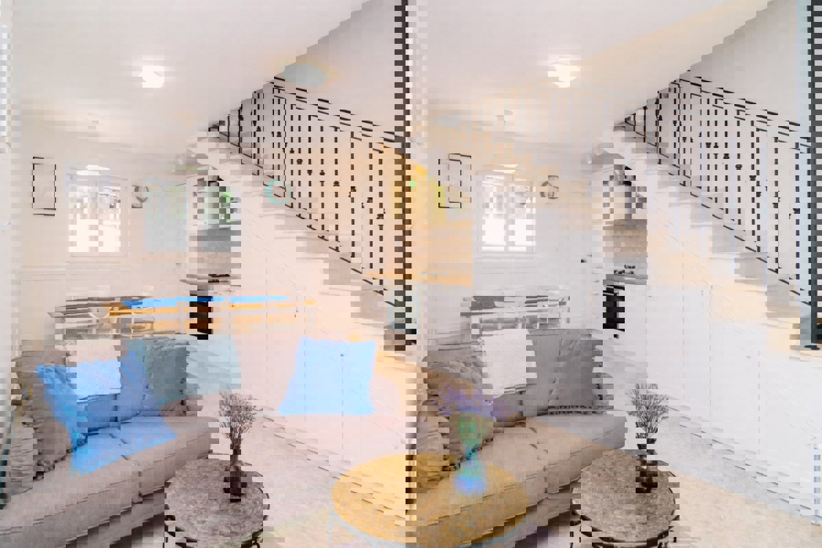 Casa vacanze con piscina - prima fila al mare