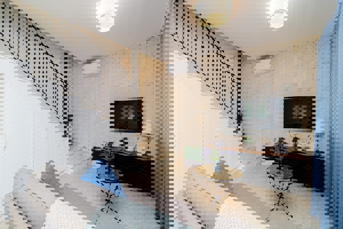 Casa vacanze con piscina - prima fila al mare