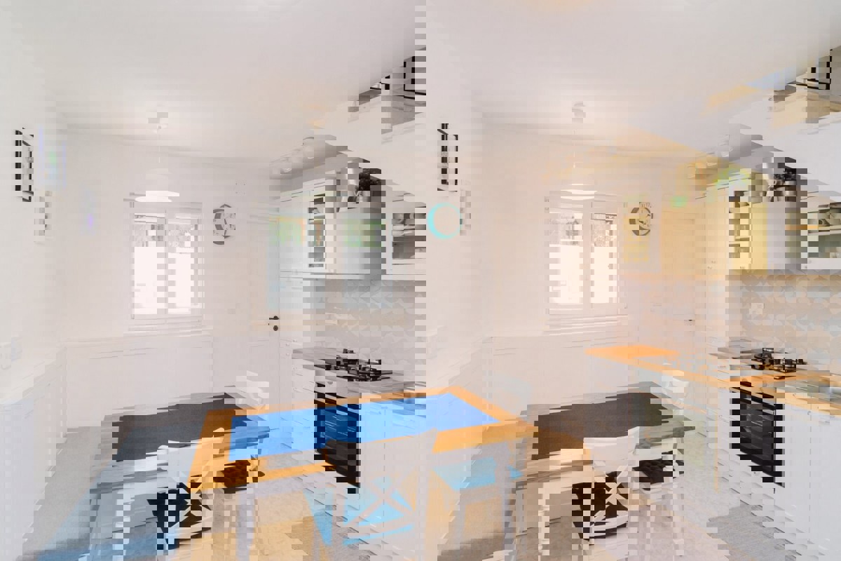 Casa vacanze con piscina - prima fila al mare