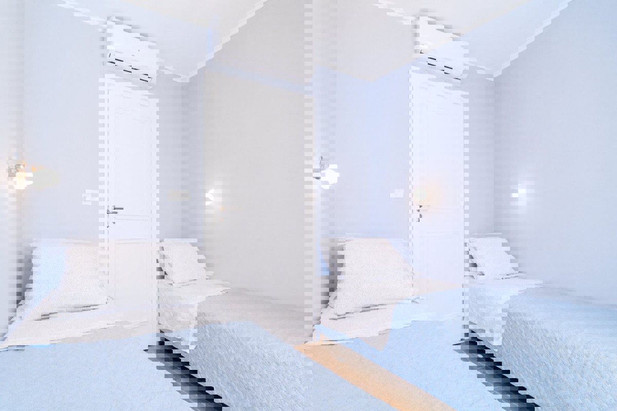 Casa vacanze con piscina - prima fila al mare