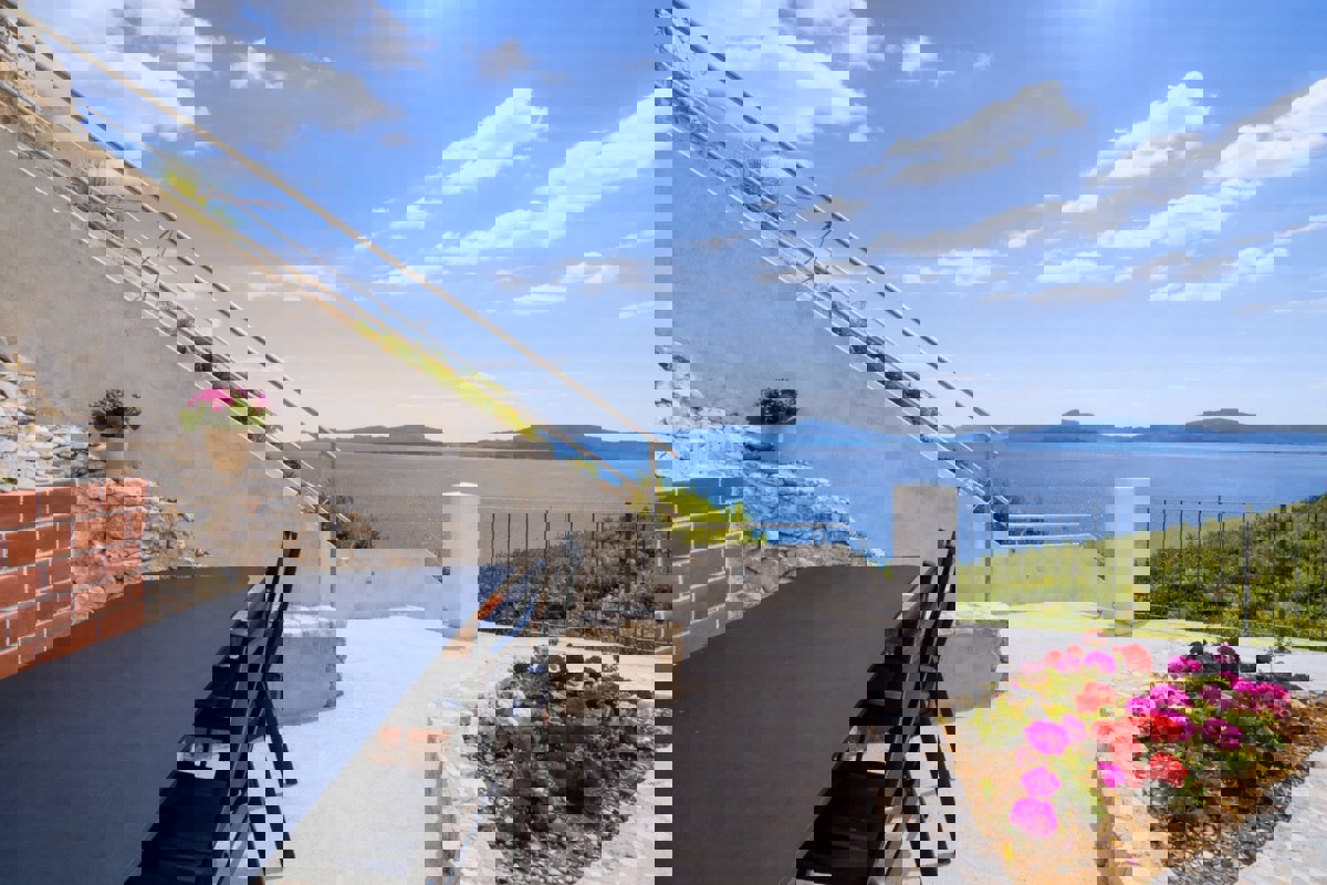 Casa vacanze con piscina - prima fila al mare