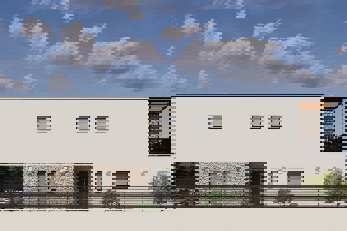 Casa bifamiliare moderna con piscina