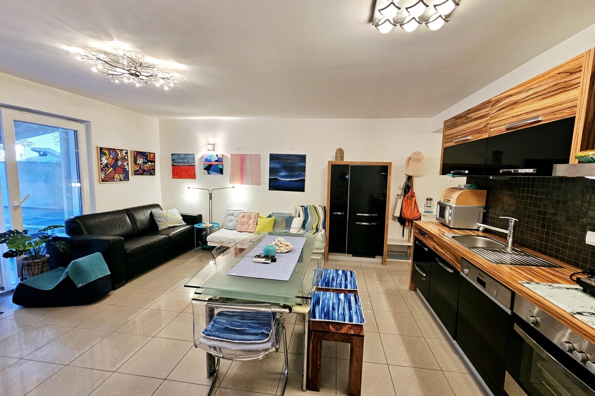 Appartamento con due camere da letto e ampio giardino