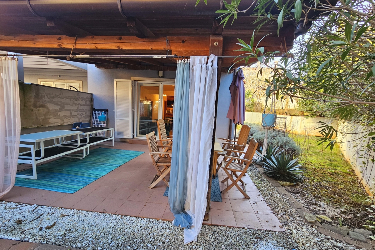 Appartamento con due camere da letto e ampio giardino