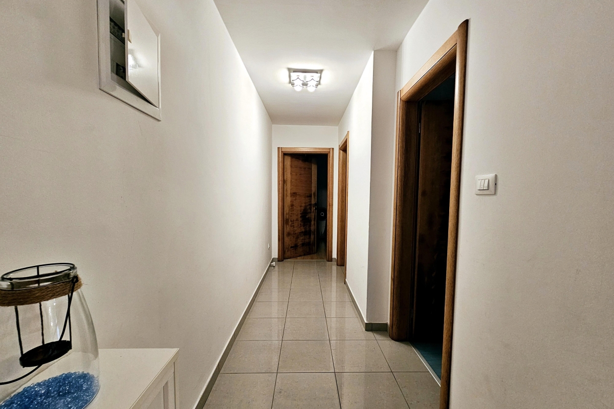 Appartamento con due camere da letto e ampio giardino