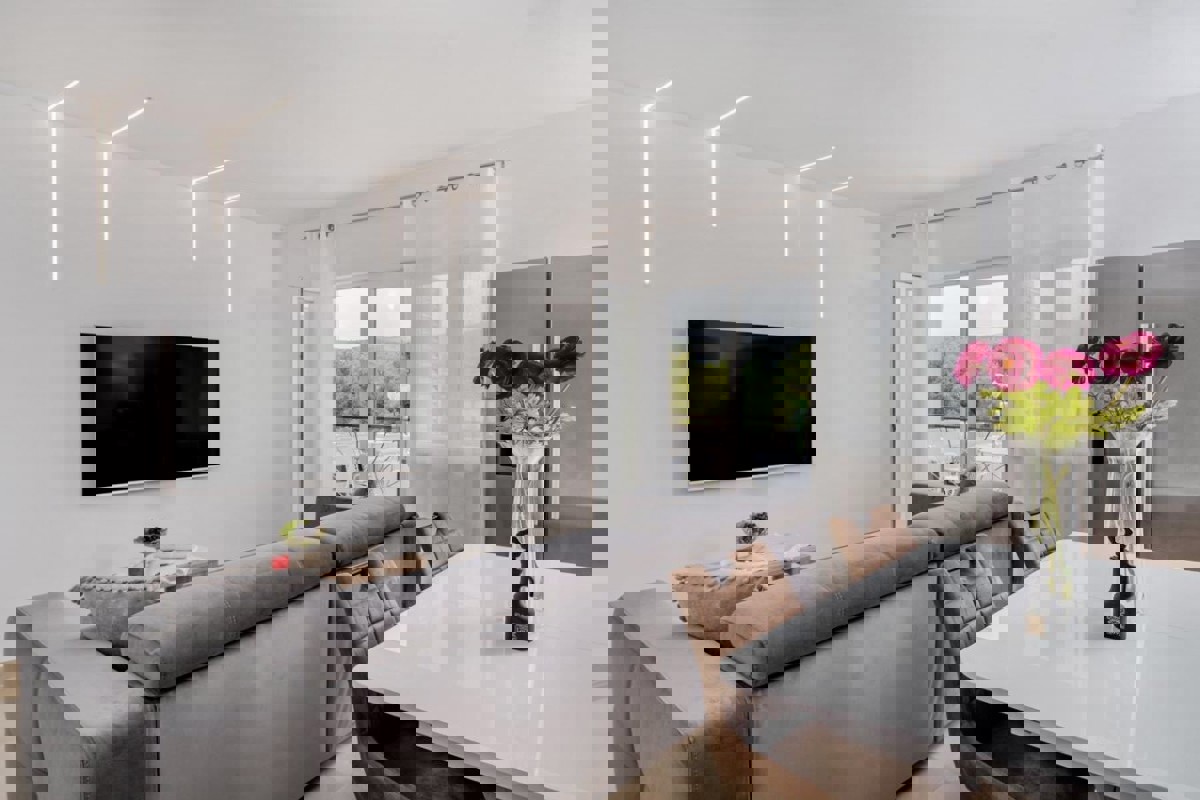 Appartamento recentemente ristrutturato con vista mare aperta e ampio giardino