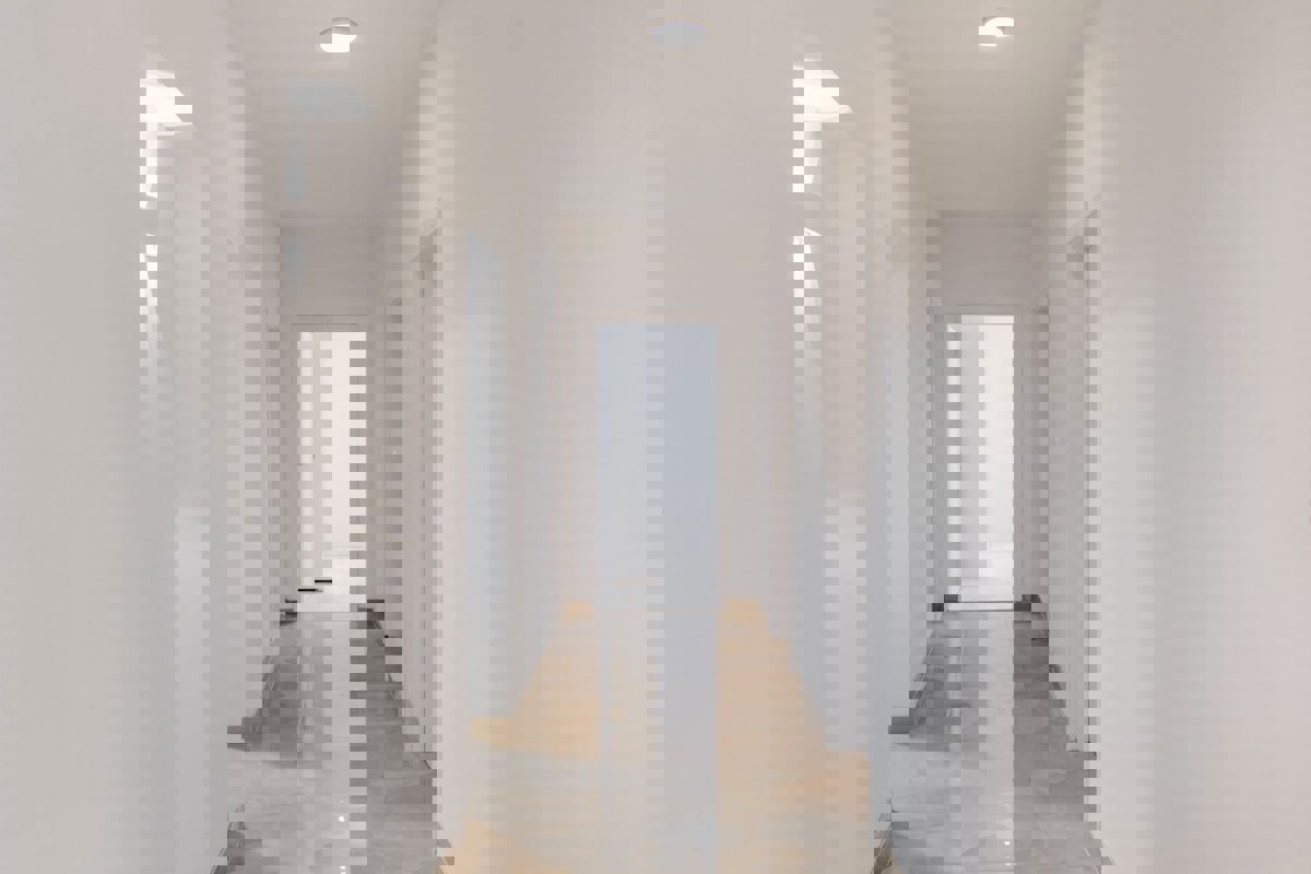 Appartamento recentemente ristrutturato con vista mare aperta e ampio giardino