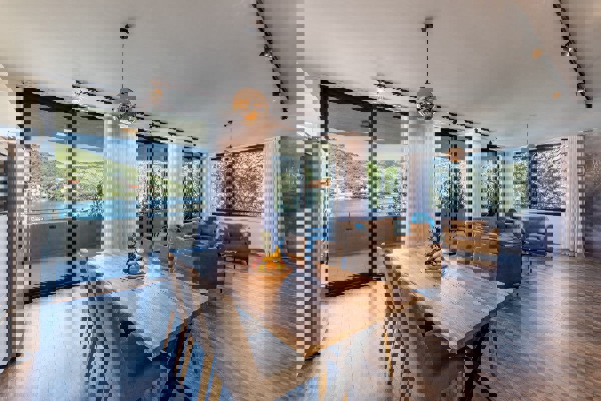 Appartamento in prima fila sul mare