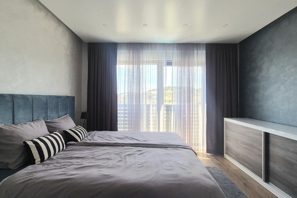 Villa moderna con piscina e terrazza sul tetto